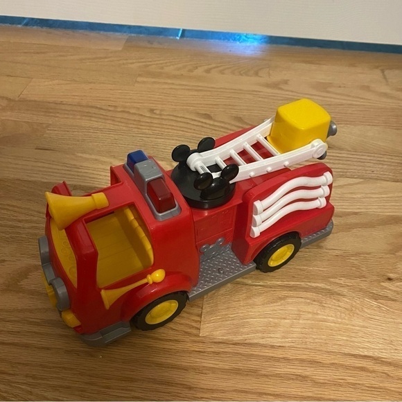 Disney Mickey Mouse Firetruck Engine Rescue Action Figure Red Yellow Kids Toy - Picture 5 of 9